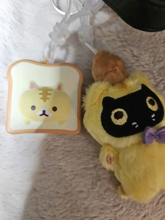 2 Cat Keychains - Picture 1 of 4